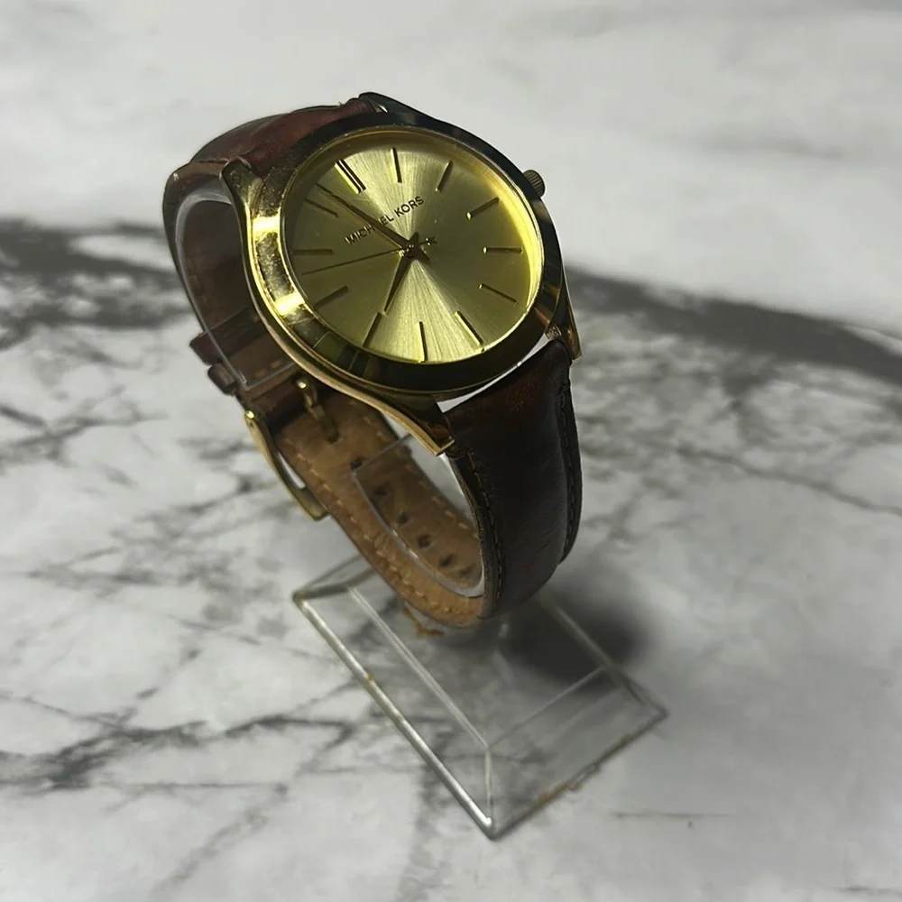 Michael Kors Womens Classic Gold Wristwatch